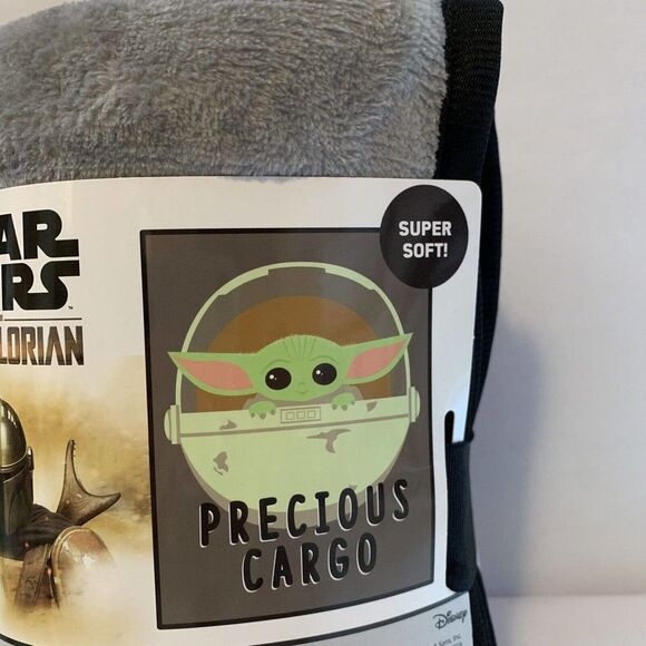 Disney Star Wars Baby Yoda Plush Throw 46" x 60" Mandalorian Precious Cargo NWT - Picture 6 of 10